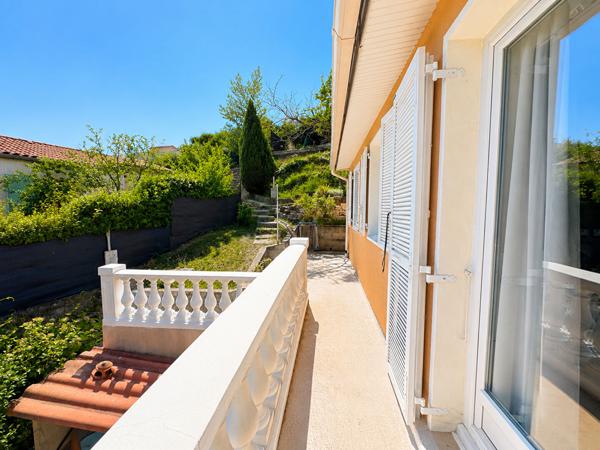 A VENDRE - CONTES LA VERNEA - VILLA DE 132 M² 5 PIECES - TERRAIN 500 M² - GARAGE - PARKING