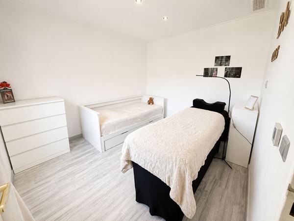 A VENDRE - CONTES LA VERNEA - VILLA DE 132 M² 5 PIECES - TERRAIN 500 M² - GARAGE - PARKING