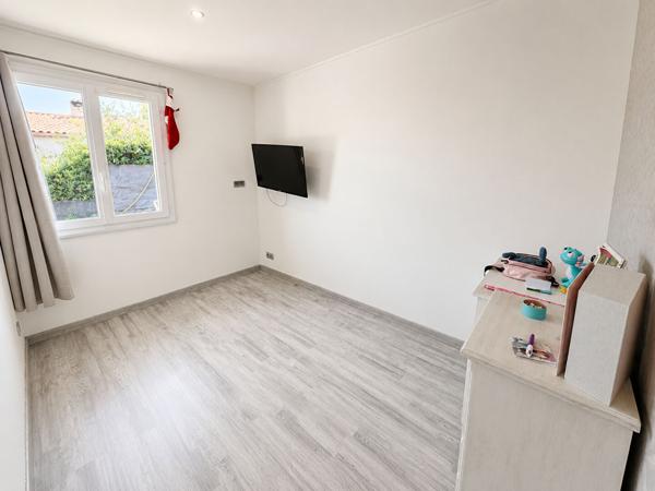 A VENDRE - CONTES LA VERNEA - VILLA DE 132 M² 5 PIECES - TERRAIN 500 M² - GARAGE - PARKING