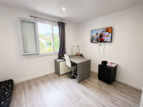 A VENDRE - CONTES LA VERNEA - VILLA DE 132 M² 5 PIECES - TERRAIN 500 M² - GARAGE - PARKING