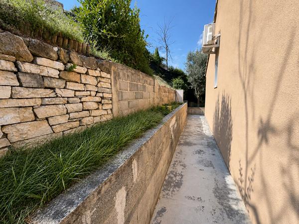 A VENDRE - CONTES LA VERNEA - VILLA DE 132 M² 5 PIECES - TERRAIN 500 M² - GARAGE - PARKING