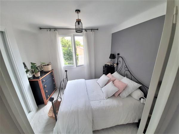 Dpt 13, à MARTIGUES Jonquières appartement T3 balcon