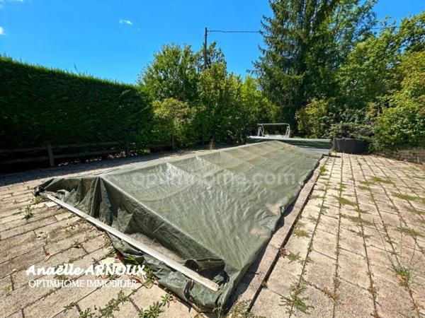 Villa provençale authentique avec grand terrain dont une partie boisée, piscine, terrasse et garage