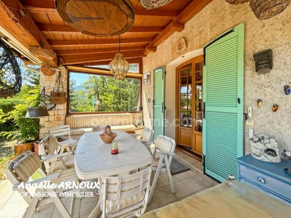 Villa provençale authentique avec grand terrain dont une partie boisée, piscine, terrasse et garage