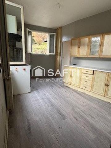 maison de bourg d'environ 76 m2