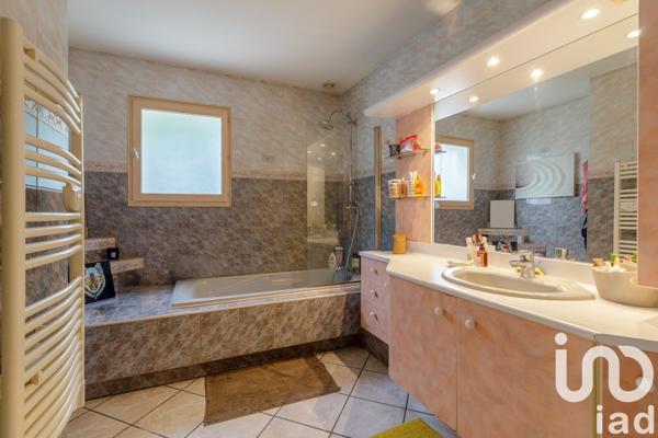 Maison 6 pièces de 216 m² à Annonay (07100)