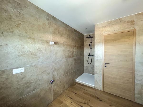 À vendre – Appartement T4 duplex traversant de charme dans une ancienne bâtisse rénovée à Viuz-en-Sallaz