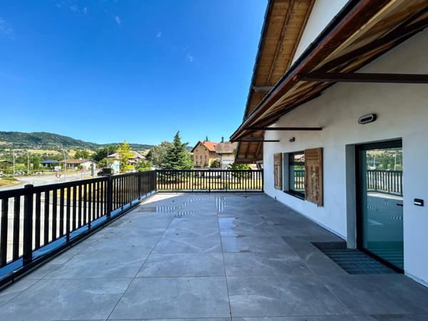 À vendre – Appartement T4 duplex traversant de charme dans une ancienne bâtisse rénovée à Viuz-en-Sallaz