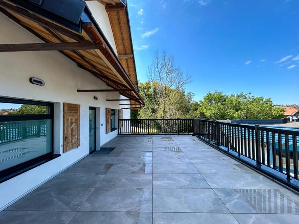 À vendre – Appartement T4 duplex traversant de charme dans une ancienne bâtisse rénovée à Viuz-en-Sallaz