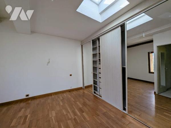 La MAISON "comme avant" de  94 m² T4 au calme avec cheminée et stationnement
