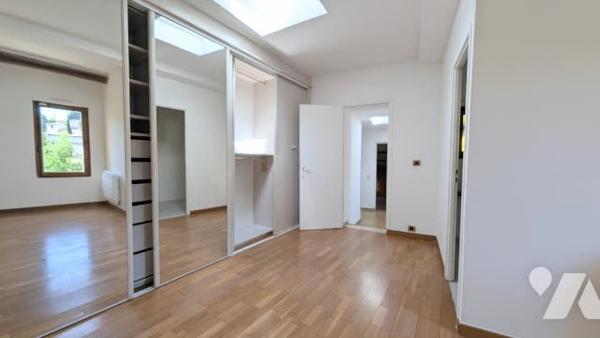 La MAISON "comme avant" de  94 m² T4 au calme avec cheminée et stationnement
