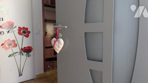 La MAISON "comme avant" de  94 m² T4 au calme avec cheminée et stationnement