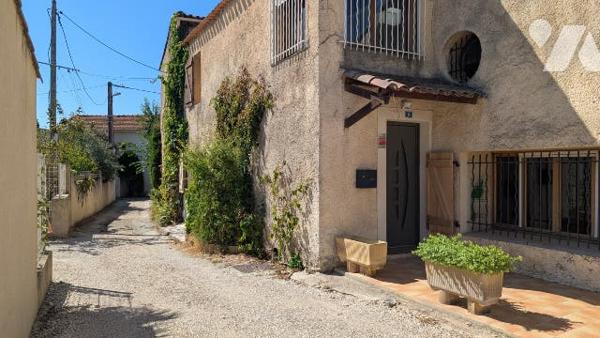 La MAISON "comme avant" de  94 m² T4 au calme avec cheminée et stationnement