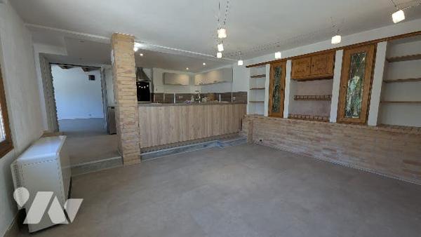 La MAISON "comme avant" de  94 m² T4 au calme avec cheminée et stationnement