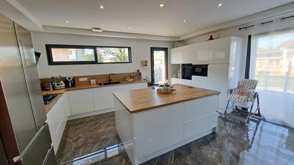 Maison à vendre |  Saint-Seurin-sur-l'Isle |  4 pièces | 115 m²