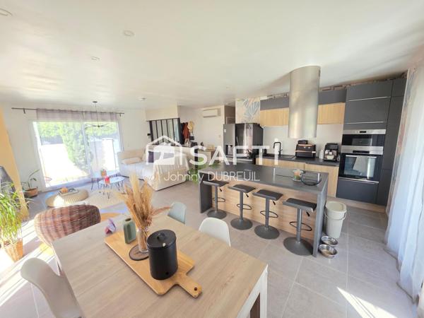 PIGNANS - MAISON DE PLAIN-PIED T4 DE 94M2, PIÈCE DE VIE DE 42M2, PISCINE, GARAGE, TERRASSE CARRELÉE, MAGNIFIQUE TERRAIN PLAT DE 443M2