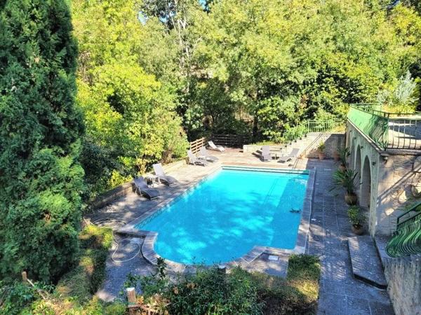 propriété de 240 m² avec gîtes ***étoiles sur 10658 m² de terrain