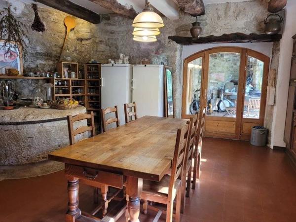 propriété de 240 m² avec gîtes ***étoiles sur 10658 m² de terrain