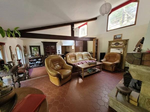 propriété de 240 m² avec gîtes ***étoiles sur 10658 m² de terrain