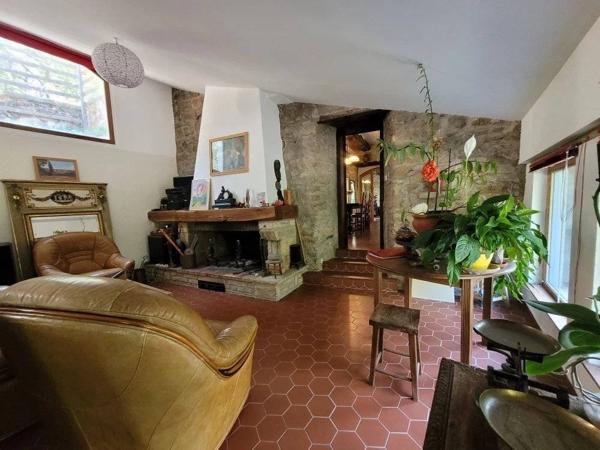 propriété de 240 m² avec gîtes ***étoiles sur 10658 m² de terrain