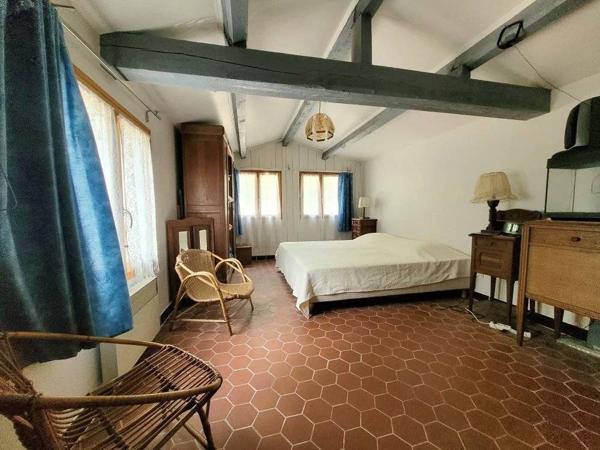 propriété de 240 m² avec gîtes ***étoiles sur 10658 m² de terrain