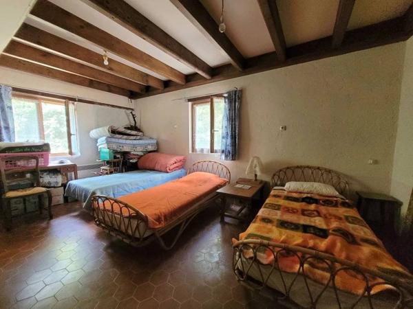 propriété de 240 m² avec gîtes ***étoiles sur 10658 m² de terrain