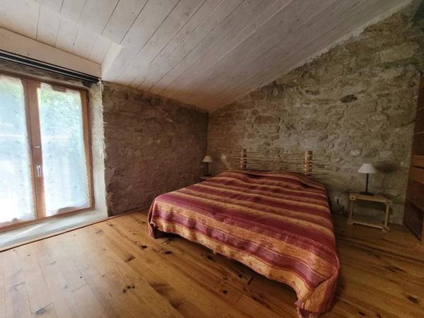 propriété de 240 m² avec gîtes ***étoiles sur 10658 m² de terrain