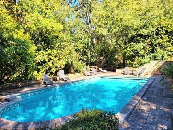 propriété de 240 m² avec gîtes ***étoiles sur 10658 m² de terrain