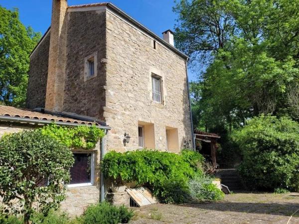 propriété de 240 m² avec gîtes ***étoiles sur 10658 m² de terrain