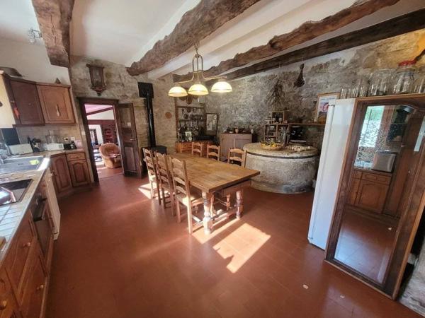 propriété de 240 m² avec gîtes ***étoiles sur 10658 m² de terrain