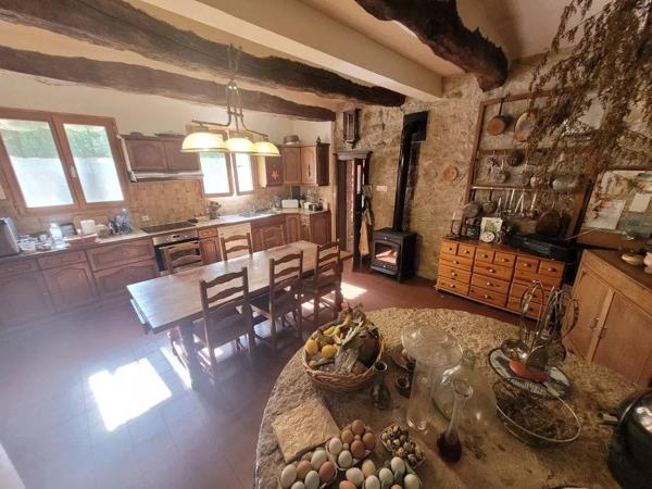 propriété de 240 m² avec gîtes ***étoiles sur 10658 m² de terrain