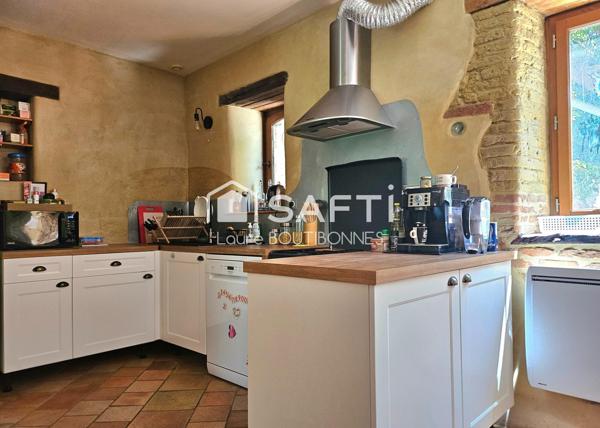 Maison de village avec extérieur