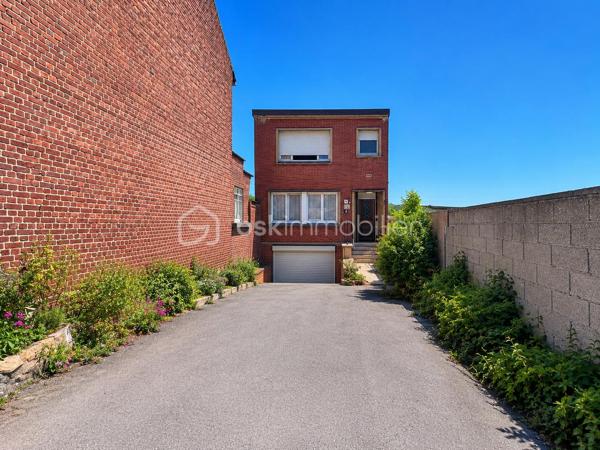 🏡 MAISON INDIVIDUELLE À CONFORTER – 105 m² – TRITH-SAINT-LÉGER

Située dans un environnement calme, à seulement 200 mètres de l’étang de Trith-Saint-Léger, cette maison individuelle construite en 1969 offre un beau potentiel d’aménagement sur une parcelle avec jardin.

Elle se compose :

🔹 Au rez-de-chaussée :
Entrée
Séjour lumineux
Cuisine
WC indépendant

🔹 À l’étage :
Palier desservant 3 chambres
Salle de bain

🔹 Les extérieurs :
Cour macadamisée permettant le stationnement de plusieurs véhicules
Garage en sous-sol avec volet électrique
Dépendance
Jardin

🔹 Équipements :
Chauffage par chaudière à bois (2015)
Cumulus électrique de 6 ans
Menuiseries simple vitrage avec volets roulants
Toiture bitumée
Tout-à-l’égout


✅ Maison saine offrant de belles possibilités de rénovation et de personnalisation.

Idéale pour une famille, un premier achat ou un projet d’investissement.

📞 Pour plus d’informations ou organiser une visite, contactez-moi.

DPE en cours