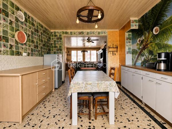 🏡 MAISON INDIVIDUELLE À CONFORTER – 105 m² – TRITH-SAINT-LÉGER

Située dans un environnement calme, à seulement 200 mètres de l’étang de Trith-Saint-Léger, cette maison individuelle construite en 1969 offre un beau potentiel d’aménagement sur une parcelle avec jardin.

Elle se compose :

🔹 Au rez-de-chaussée :
Entrée
Séjour lumineux
Cuisine
WC indépendant

🔹 À l’étage :
Palier desservant 3 chambres
Salle de bain

🔹 Les extérieurs :
Cour macadamisée permettant le stationnement de plusieurs véhicules
Garage en sous-sol avec volet électrique
Dépendance
Jardin

🔹 Équipements :
Chauffage par chaudière à bois (2015)
Cumulus électrique de 6 ans
Menuiseries simple vitrage avec volets roulants
Toiture bitumée
Tout-à-l’égout


✅ Maison saine offrant de belles possibilités de rénovation et de personnalisation.

Idéale pour une famille, un premier achat ou un projet d’investissement.

📞 Pour plus d’informations ou organiser une visite, contactez-moi.

DPE en cours