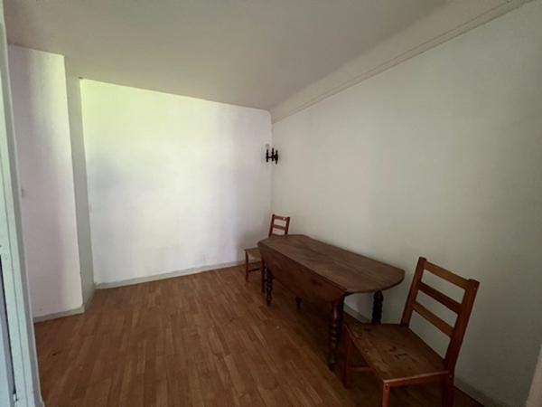Bâtisse de 280 M2 sur la commune de Feugarolles