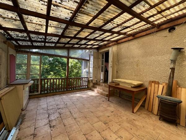 Bâtisse de 280 M2 sur la commune de Feugarolles