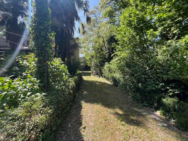 Bâtisse de 280 M2 sur la commune de Feugarolles