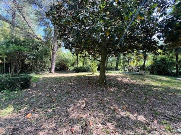Bâtisse de 280 M2 sur la commune de Feugarolles