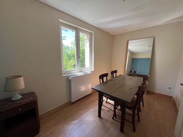 Bâtisse de 280 M2 sur la commune de Feugarolles