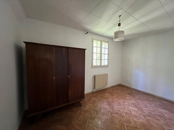 Bâtisse de 280 M2 sur la commune de Feugarolles