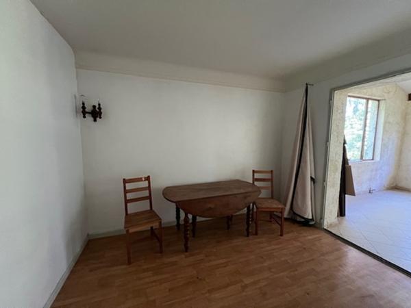 Bâtisse de 280 M2 sur la commune de Feugarolles