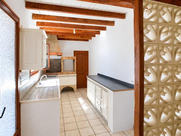 Maison familiale garage, terrasses et jardin arboré