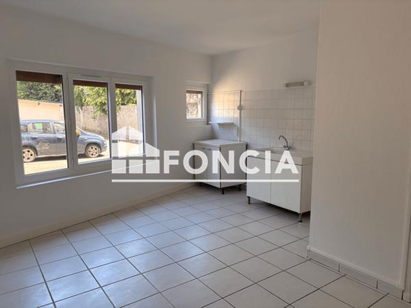 Location Studio 28 m² - 15 RUE GASTON DREYT Tarbes 65000