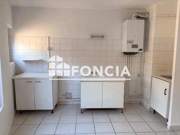 Location Studio 28 m² - 15 RUE GASTON DREYT Tarbes 65000