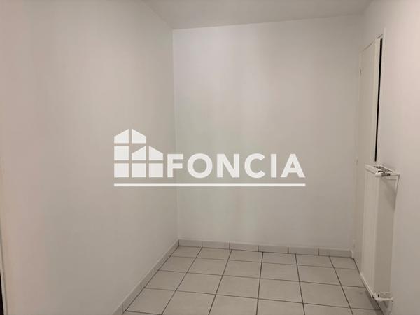 Location Studio 28 m² - 15 RUE GASTON DREYT Tarbes 65000