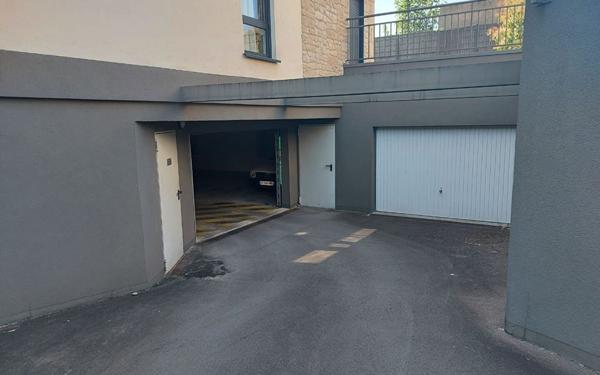 Stationnement à louer    Melun