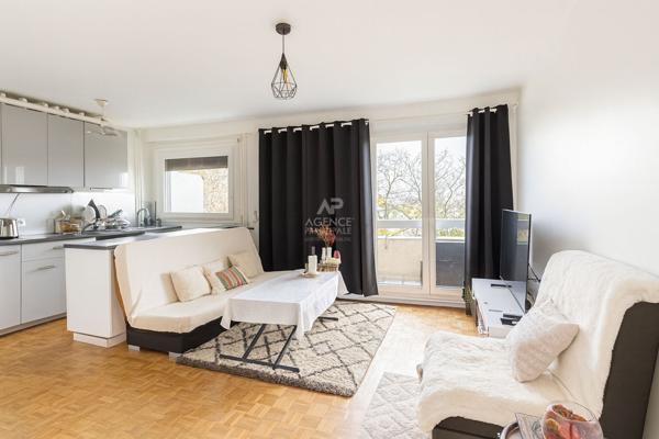 SEVRES CENTRE - STUDIO AVEC BALCON ET VUE SUR PARIS €230 000 ** - Référence 592-S