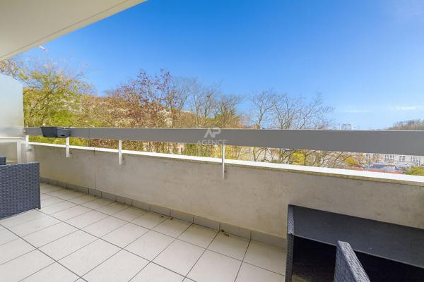 SEVRES CENTRE - STUDIO AVEC BALCON ET VUE SUR PARIS €230 000 ** - Référence 592-S