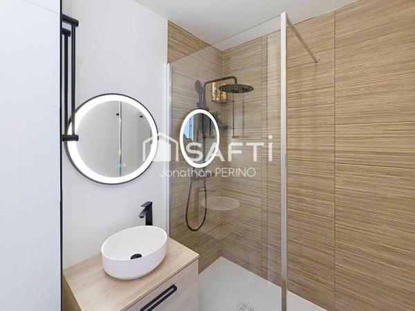 Appartement 3 pièces avec stationnement.