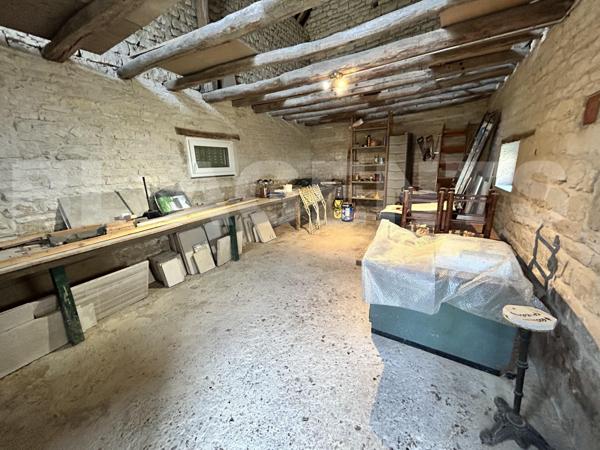 Authentique Corps de Ferme en Pierre avec Gros Potentiel – Ancy-le-Franc